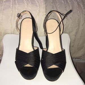 Trendy chucky black heels!